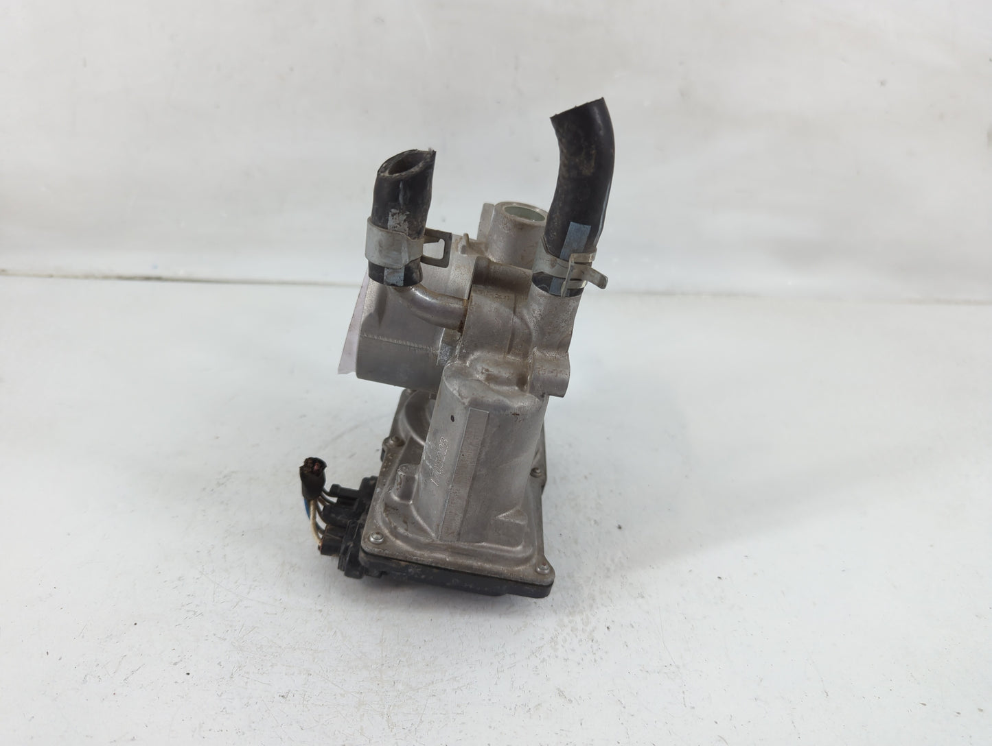2012-2019 Hyundai Accent Throttle Body P/N:35100-2B300 Fits Fits 2012 2013 2014 2015 2016 2017 2018 2019 OEM Used Auto Parts