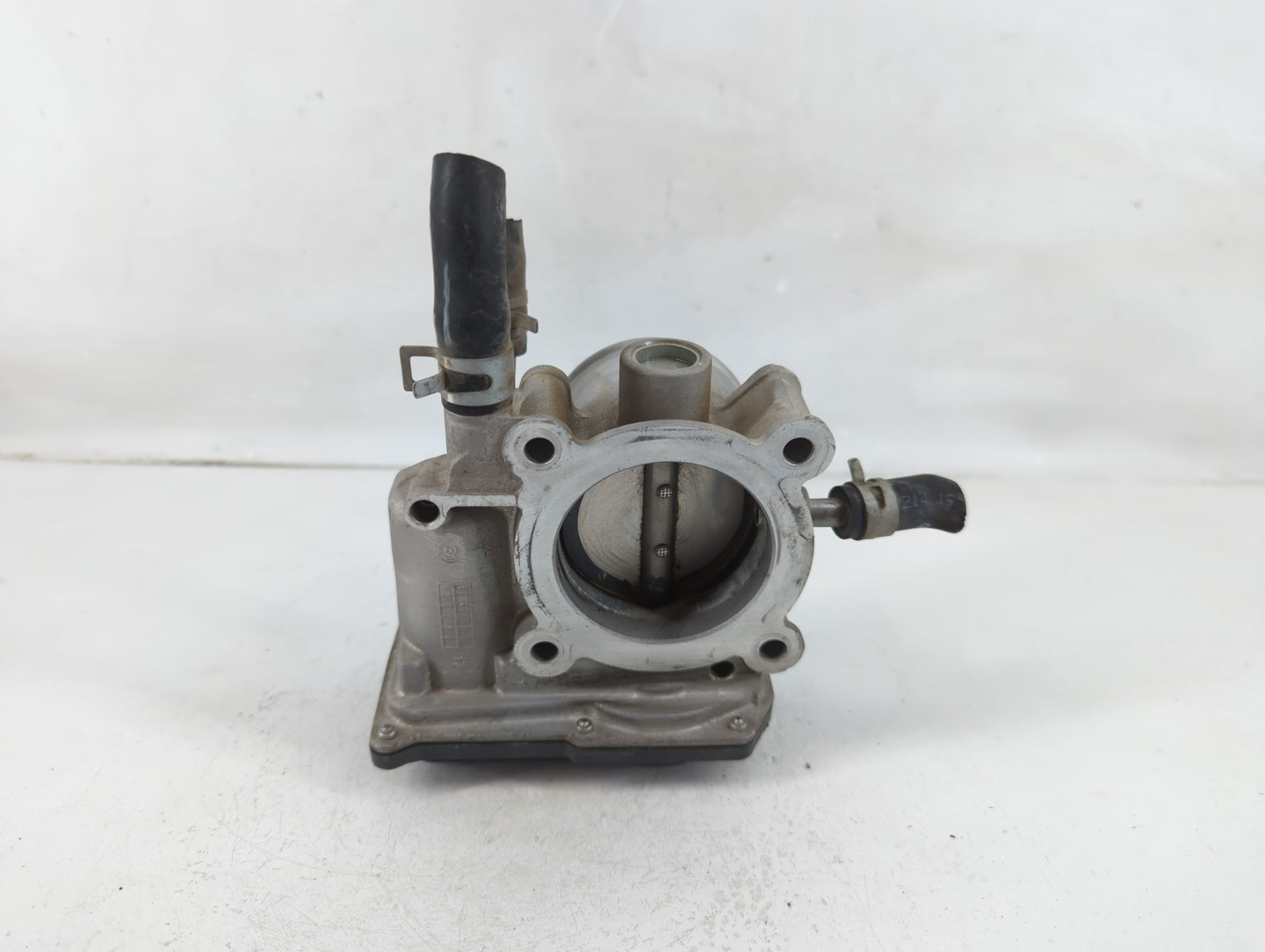 2012-2019 Hyundai Accent Throttle Body P/N:35100-2B300 Fits Fits 2012 2013 2014 2015 2016 2017 2018 2019 OEM Used Auto Parts