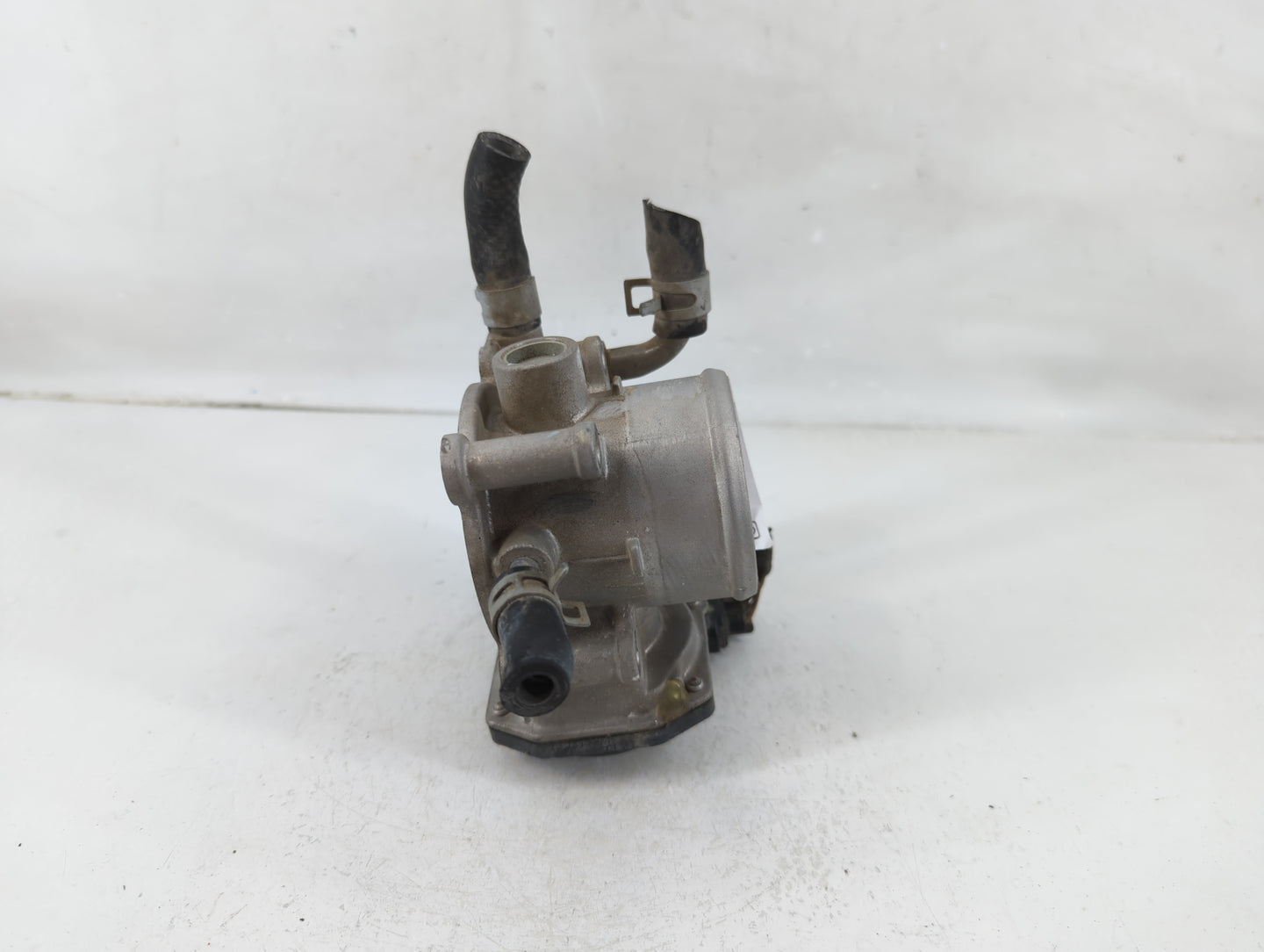 2012-2019 Hyundai Accent Throttle Body P/N:35100-2B300 Fits Fits 2012 2013 2014 2015 2016 2017 2018 2019 OEM Used Auto Parts