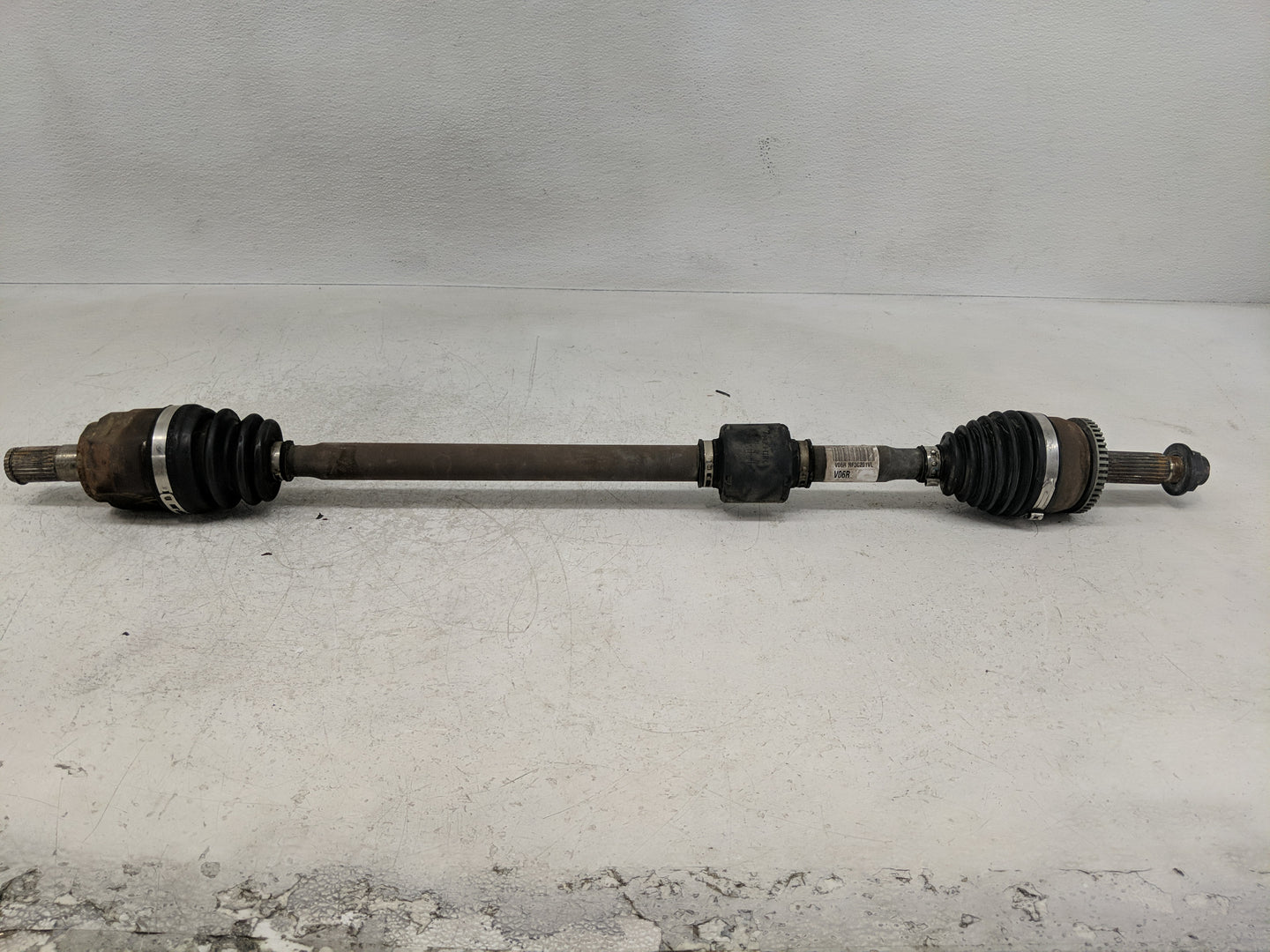 2012-2017 Hyundai Accent Axle Shaft Front Passenger Cv C/v - Oemusedautoparts1.com