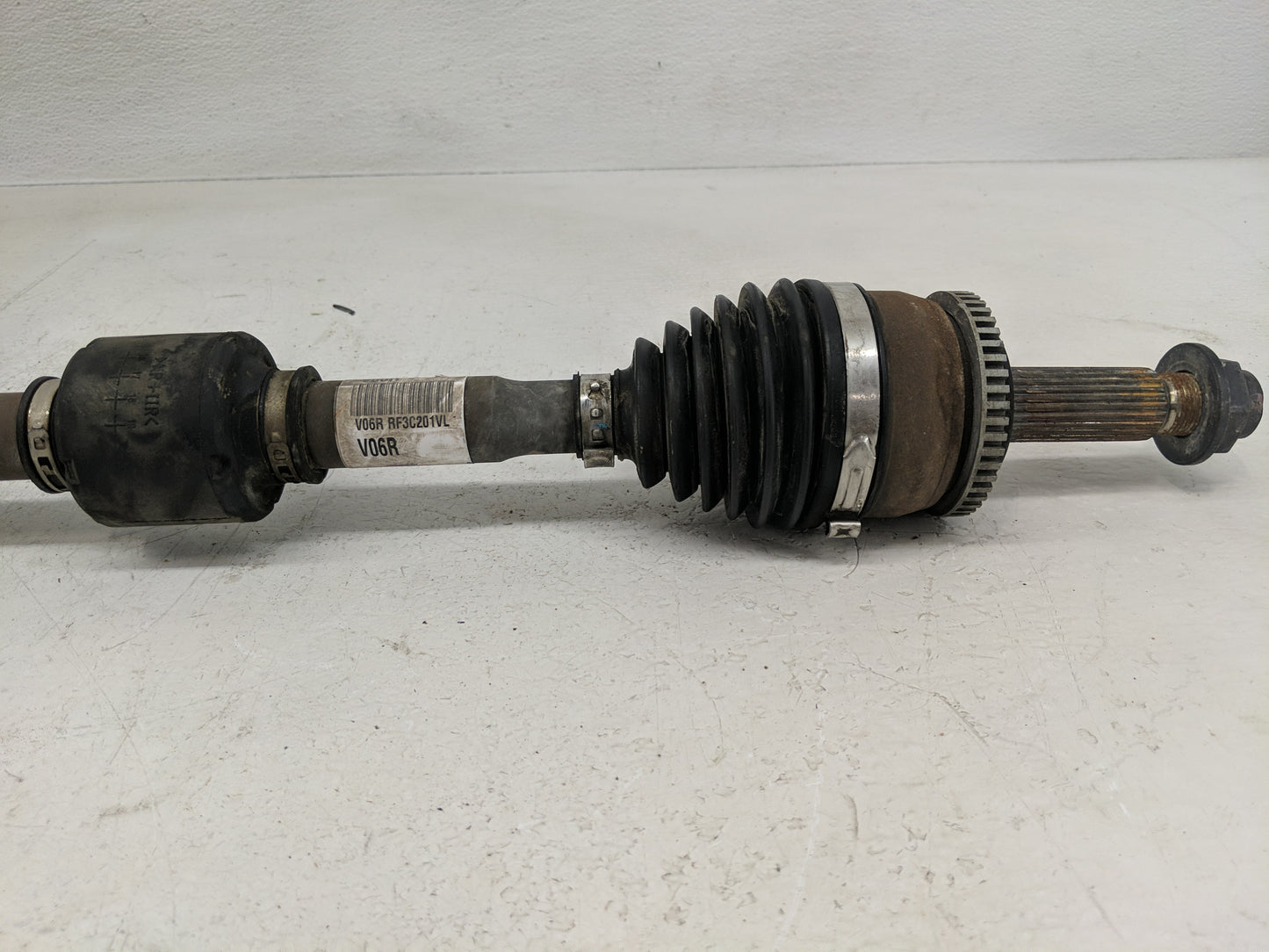 2012-2017 Hyundai Accent Axle Shaft Front Passenger Cv C/v - Oemusedautoparts1.com