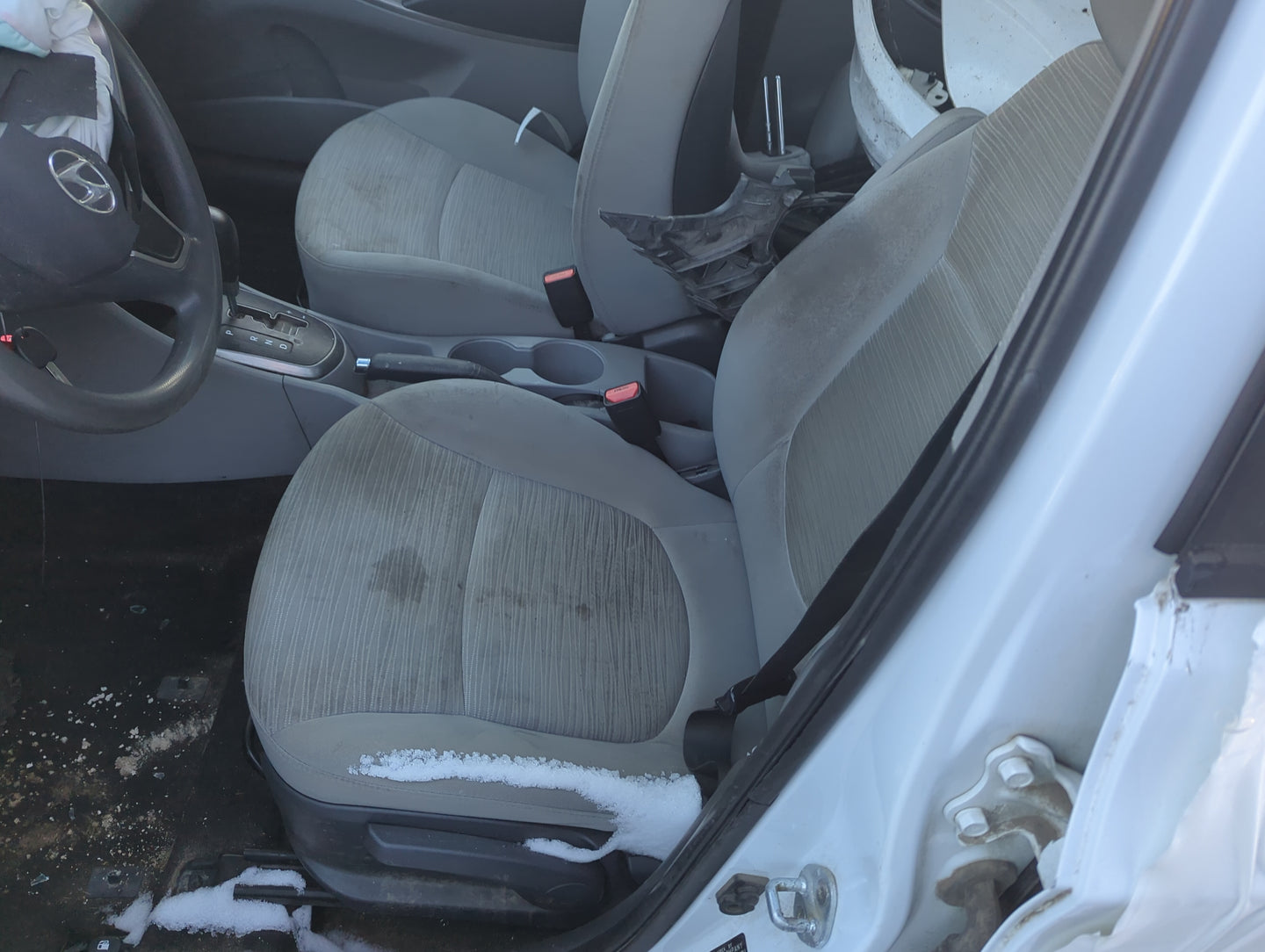 2015-2017 Hyundai Accent Driver Front Seat Oem 1356084 - Oemusedautoparts1.com