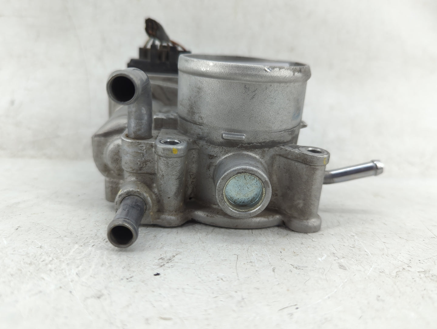 2012-2019 Hyundai Accent Throttle Body P/N:35100-2B300 Fits Fits 2012 2013 2014 2015 2016 2017 2018 2019 OEM Used Auto Parts