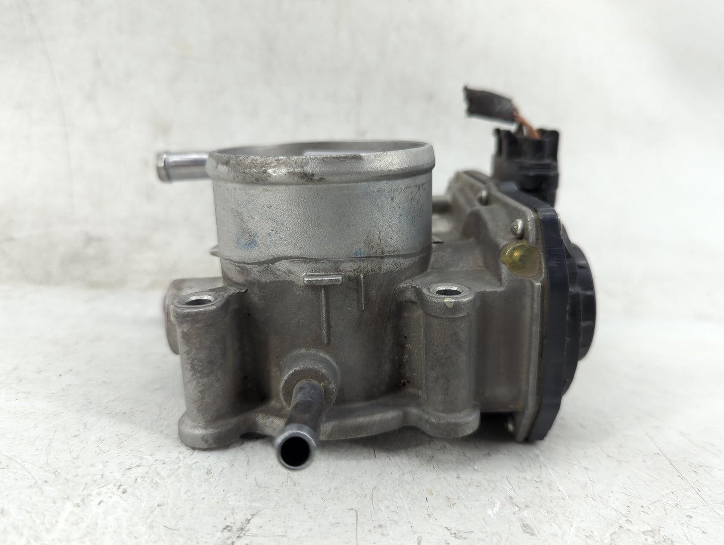 2012-2019 Hyundai Accent Throttle Body P/N:35100-2B300 Fits Fits 2012 2013 2014 2015 2016 2017 2018 2019 OEM Used Auto Parts