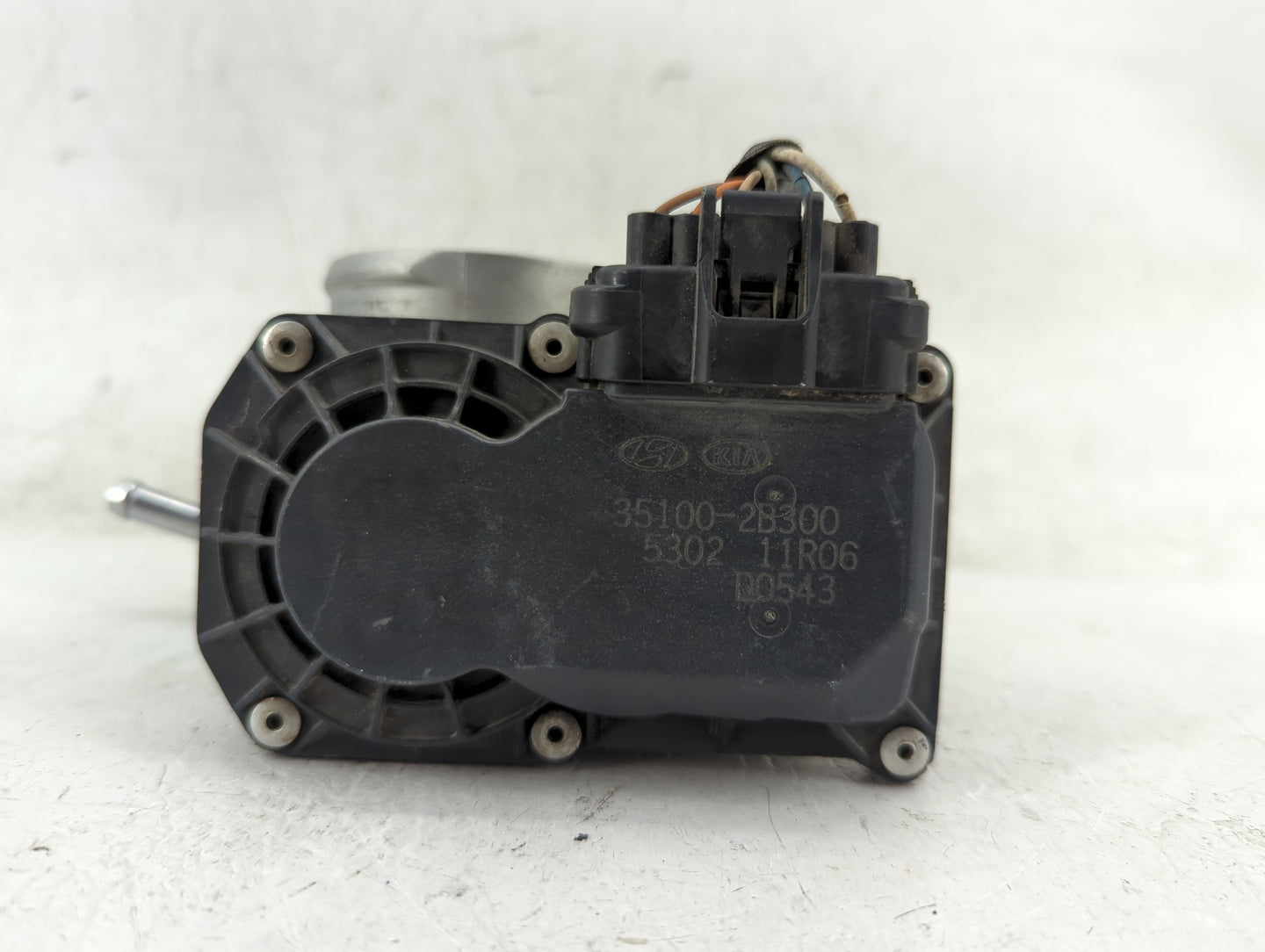 2012-2019 Hyundai Accent Throttle Body P/N:35100-2B300 Fits Fits 2012 2013 2014 2015 2016 2017 2018 2019 OEM Used Auto Parts