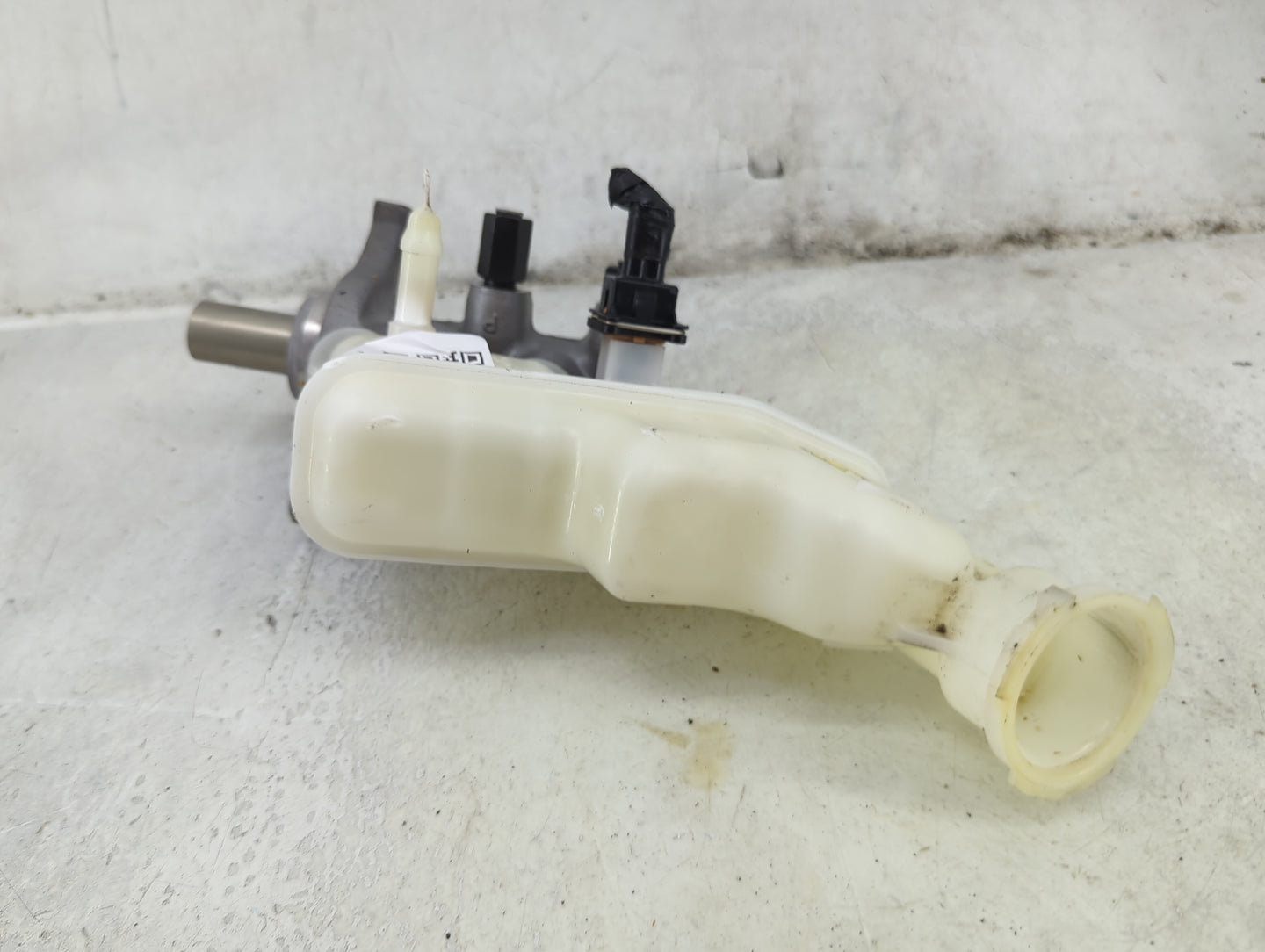 2012-2017 Hyundai Accent Brake Master Cylinder 1492415 - Oemusedautoparts1.com
