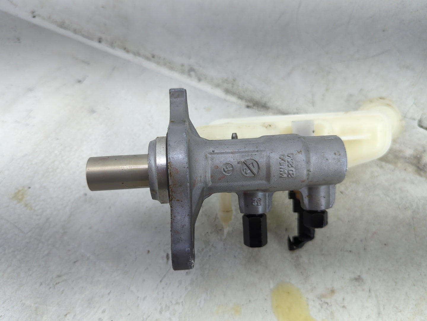 2012-2017 Hyundai Accent Brake Master Cylinder 1492415 - Oemusedautoparts1.com