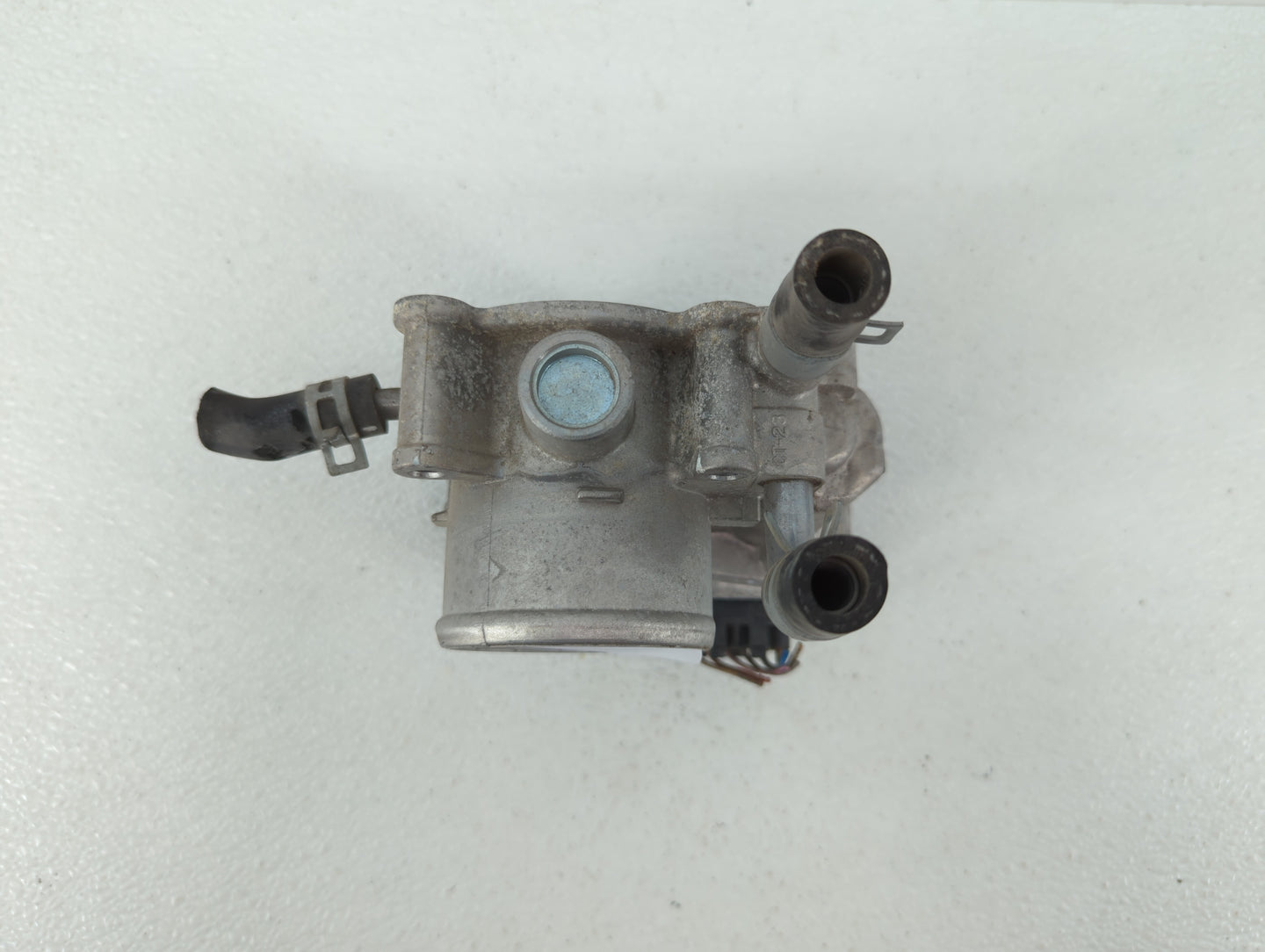 2012-2019 Hyundai Accent Throttle Body P/N:35100-2B300 Fits Fits 2012 2013 2014 2015 2016 2017 2018 2019 OEM Used Auto Parts