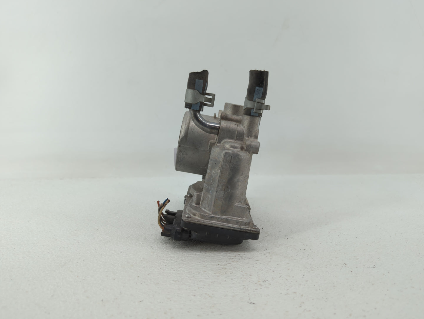 2012-2019 Hyundai Accent Throttle Body P/N:35100-2B300 Fits Fits 2012 2013 2014 2015 2016 2017 2018 2019 OEM Used Auto Parts