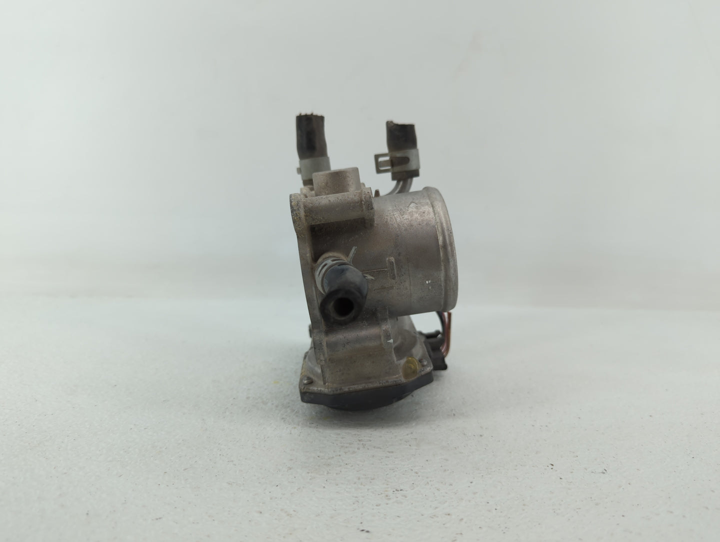 2012-2019 Hyundai Accent Throttle Body P/N:35100-2B300 Fits Fits 2012 2013 2014 2015 2016 2017 2018 2019 OEM Used Auto Parts