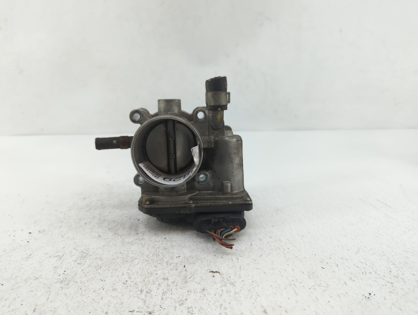 2012-2019 Hyundai Accent Throttle Body P/N:35100-2B300 Fits Fits 2012 2013 2014 2015 2016 2017 2018 2019 OEM Used Auto Parts
