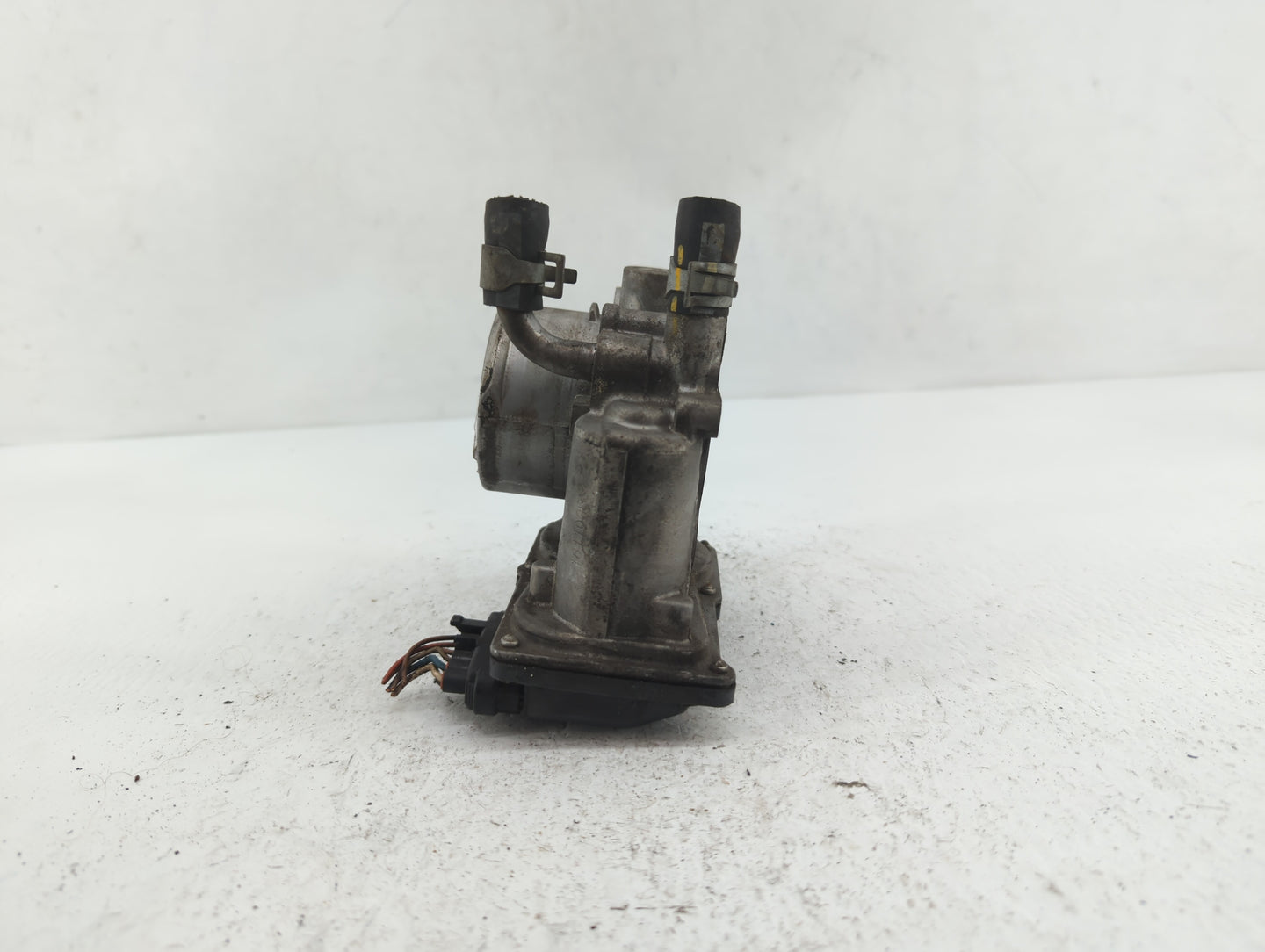 2012-2019 Hyundai Accent Throttle Body P/N:35100-2B300 Fits Fits 2012 2013 2014 2015 2016 2017 2018 2019 OEM Used Auto Parts