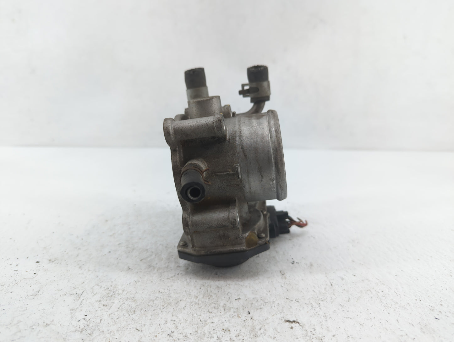 2012-2019 Hyundai Accent Throttle Body P/N:35100-2B300 Fits Fits 2012 2013 2014 2015 2016 2017 2018 2019 OEM Used Auto Parts