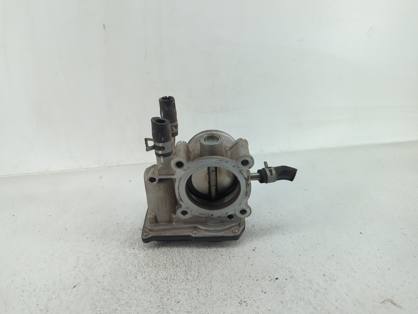 2012-2019 Hyundai Accent Throttle Body P/N:35100-2B300 Fits Fits 2012 2013 2014 2015 2016 2017 2018 2019 OEM Used Auto Parts