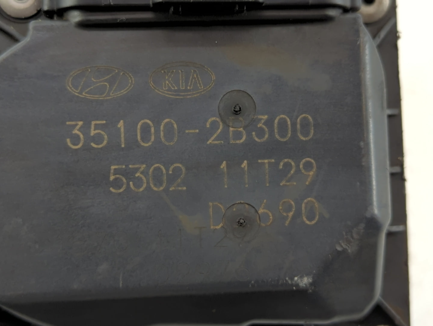 2012-2019 Hyundai Accent Throttle Body P/N:35100-2B300 Fits Fits 2012 2013 2014 2015 2016 2017 2018 2019 OEM Used Auto Parts