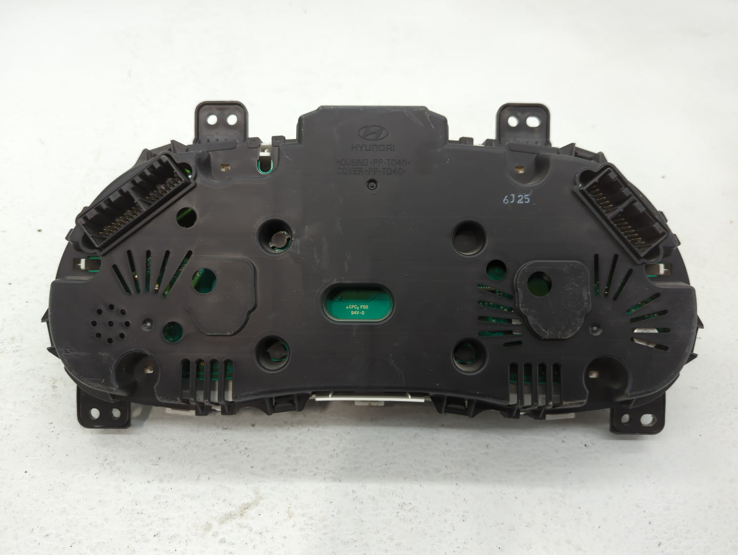 2015-2017 Hyundai Accent Instrument Cluster Speedometer Gauges P/N:94021-1R520 Fits Fits 2015 2016 2017 OEM Used Auto Parts 