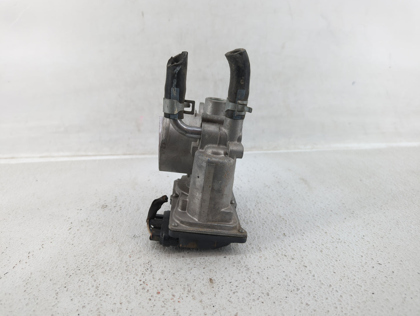 2012-2019 Hyundai Accent Throttle Body P/N:35100-2B300 Fits Fits 2012 2013 2014 2015 2016 2017 2018 2019 OEM Used Auto Parts