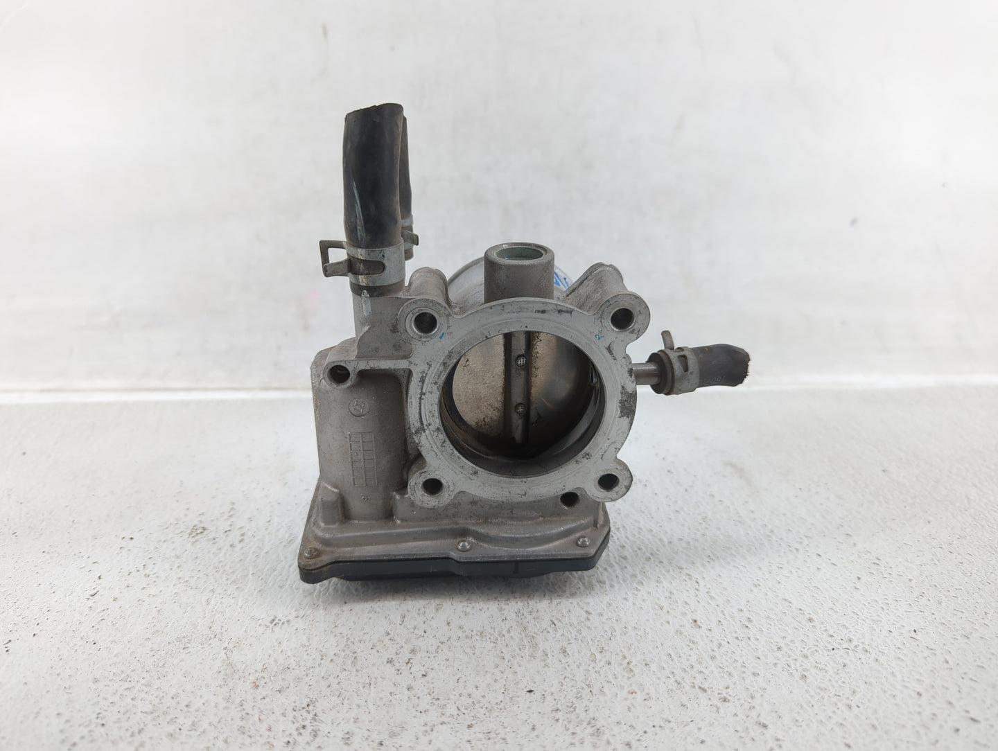 2012-2019 Hyundai Accent Throttle Body P/N:35100-2B300 Fits Fits 2012 2013 2014 2015 2016 2017 2018 2019 OEM Used Auto Parts