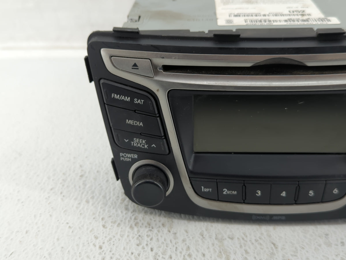 2015-2017 Hyundai Accent Am Fm Cd Player Radio Receiver 517820 - Oemusedautoparts1.com