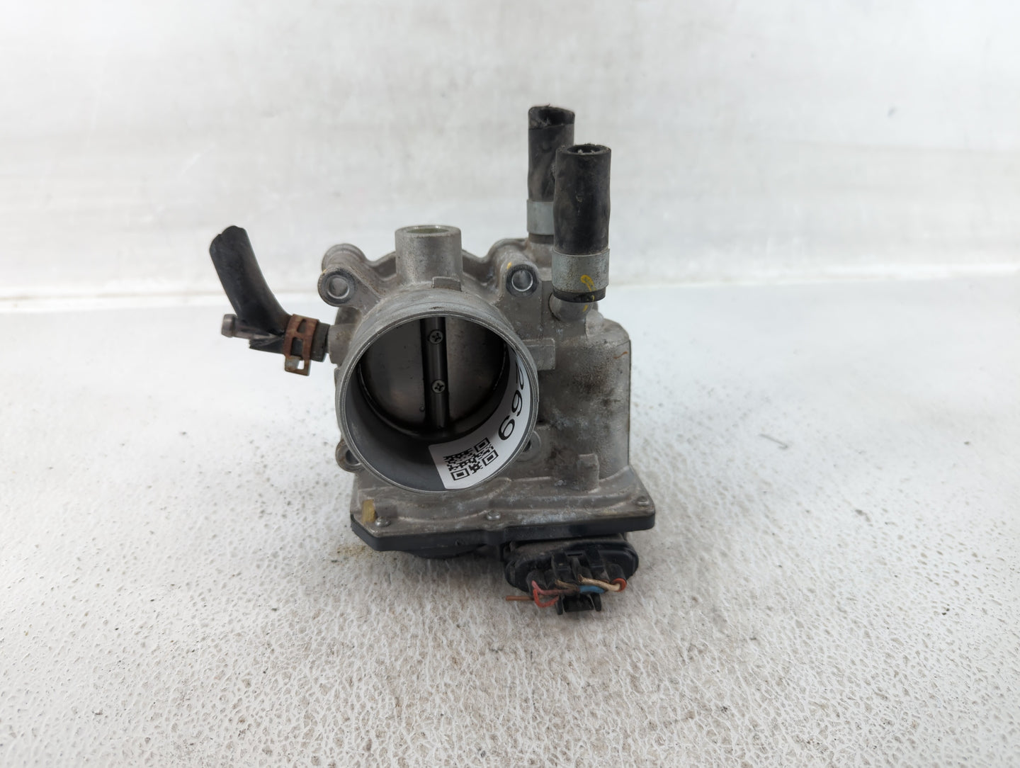 2012-2019 Hyundai Accent Throttle Body P/N:35100-2B300 Fits Fits 2012 2013 2014 2015 2016 2017 2018 2019 OEM Used Auto Parts