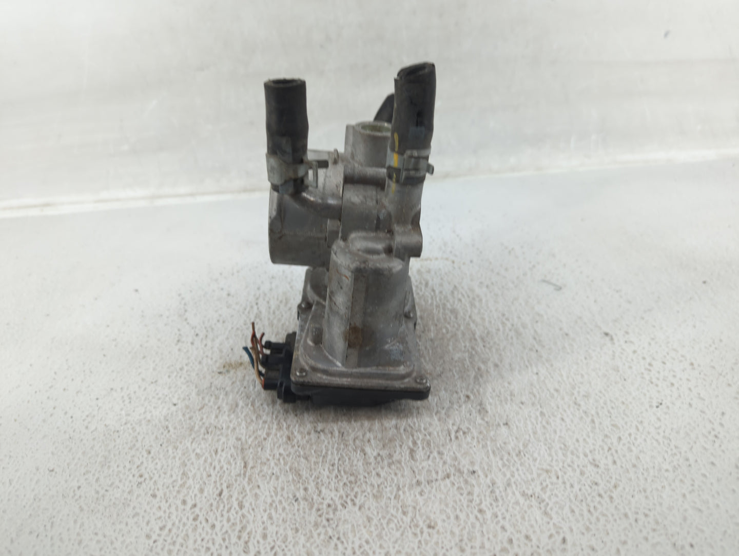 2012-2019 Hyundai Accent Throttle Body P/N:35100-2B300 Fits Fits 2012 2013 2014 2015 2016 2017 2018 2019 OEM Used Auto Parts