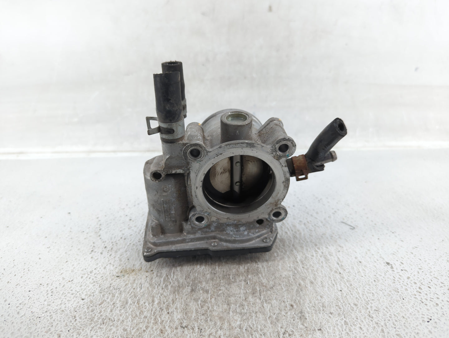 2012-2019 Hyundai Accent Throttle Body P/N:35100-2B300 Fits Fits 2012 2013 2014 2015 2016 2017 2018 2019 OEM Used Auto Parts