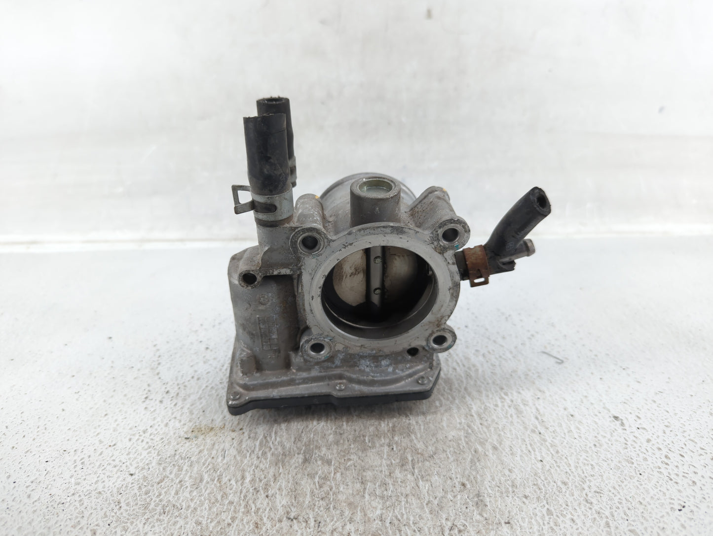 2012-2019 Hyundai Accent Throttle Body P/N:35100-2B300 Fits Fits 2012 2013 2014 2015 2016 2017 2018 2019 OEM Used Auto Parts