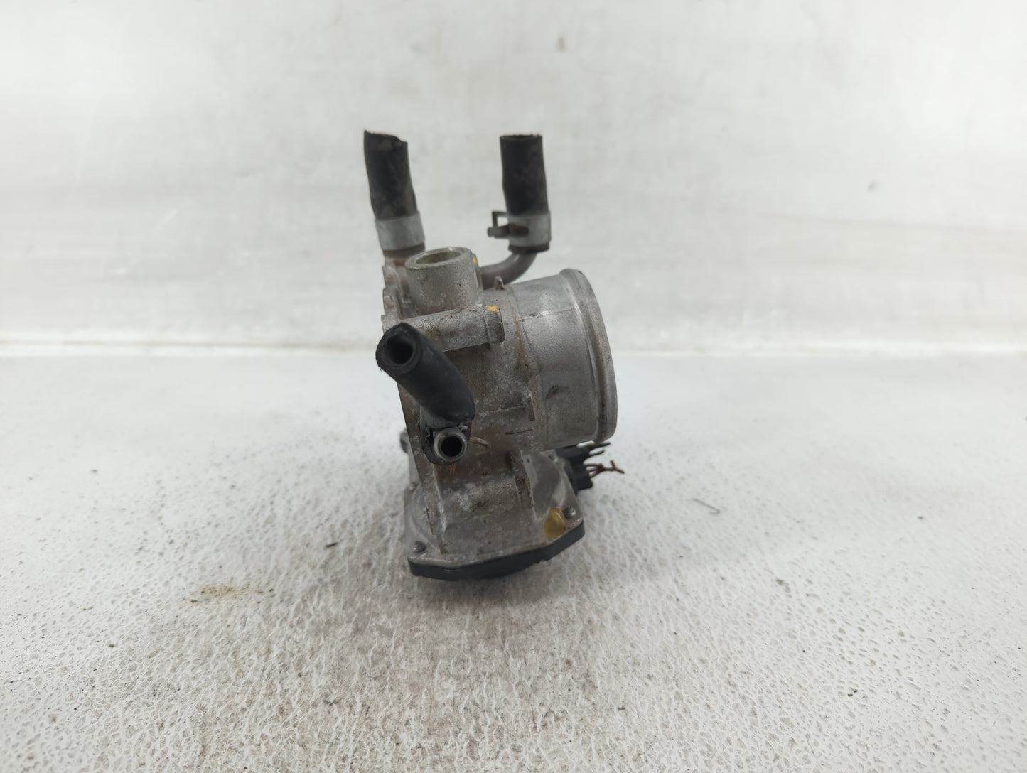 2012-2019 Hyundai Accent Throttle Body P/N:35100-2B300 Fits Fits 2012 2013 2014 2015 2016 2017 2018 2019 OEM Used Auto Parts