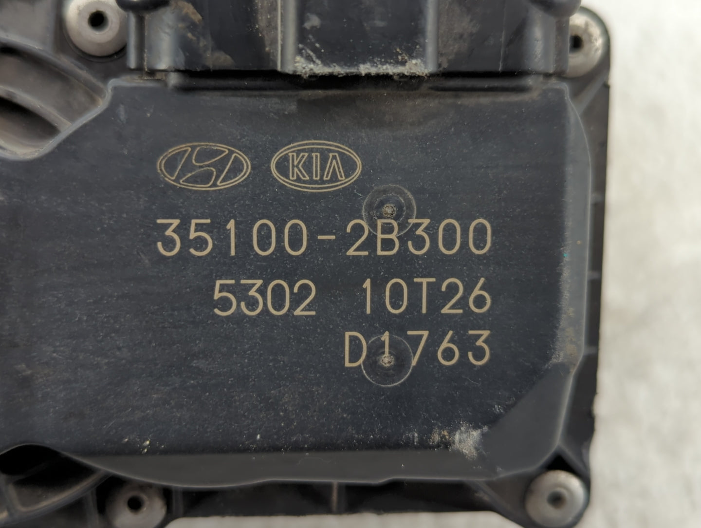 2012-2019 Hyundai Accent Throttle Body P/N:35100-2B300 Fits Fits 2012 2013 2014 2015 2016 2017 2018 2019 OEM Used Auto Parts
