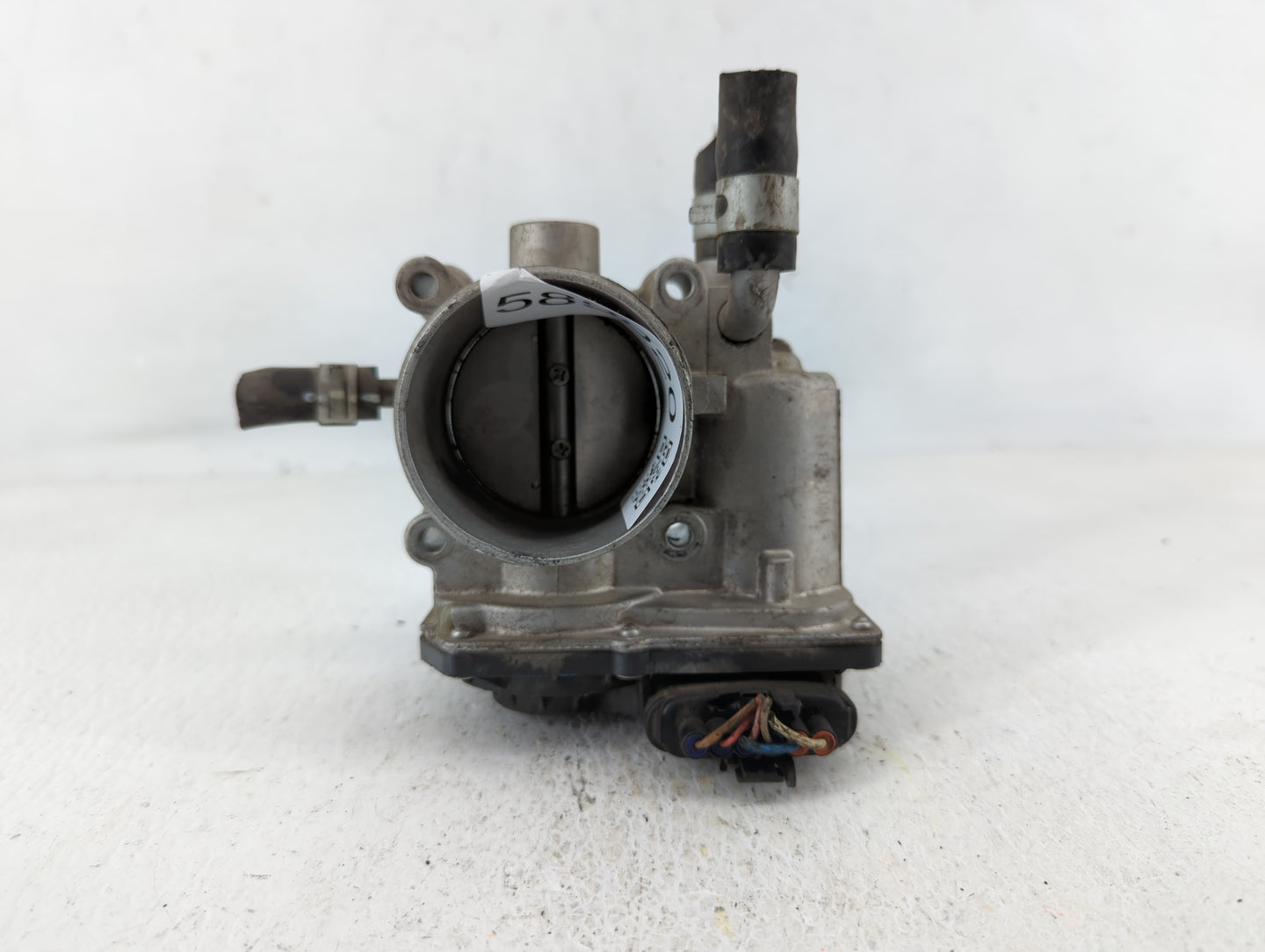 2012-2019 Hyundai Accent Throttle Body P/N:35100-2B300 Fits Fits 2012 2013 2014 2015 2016 2017 2018 2019 OEM Used Auto Parts