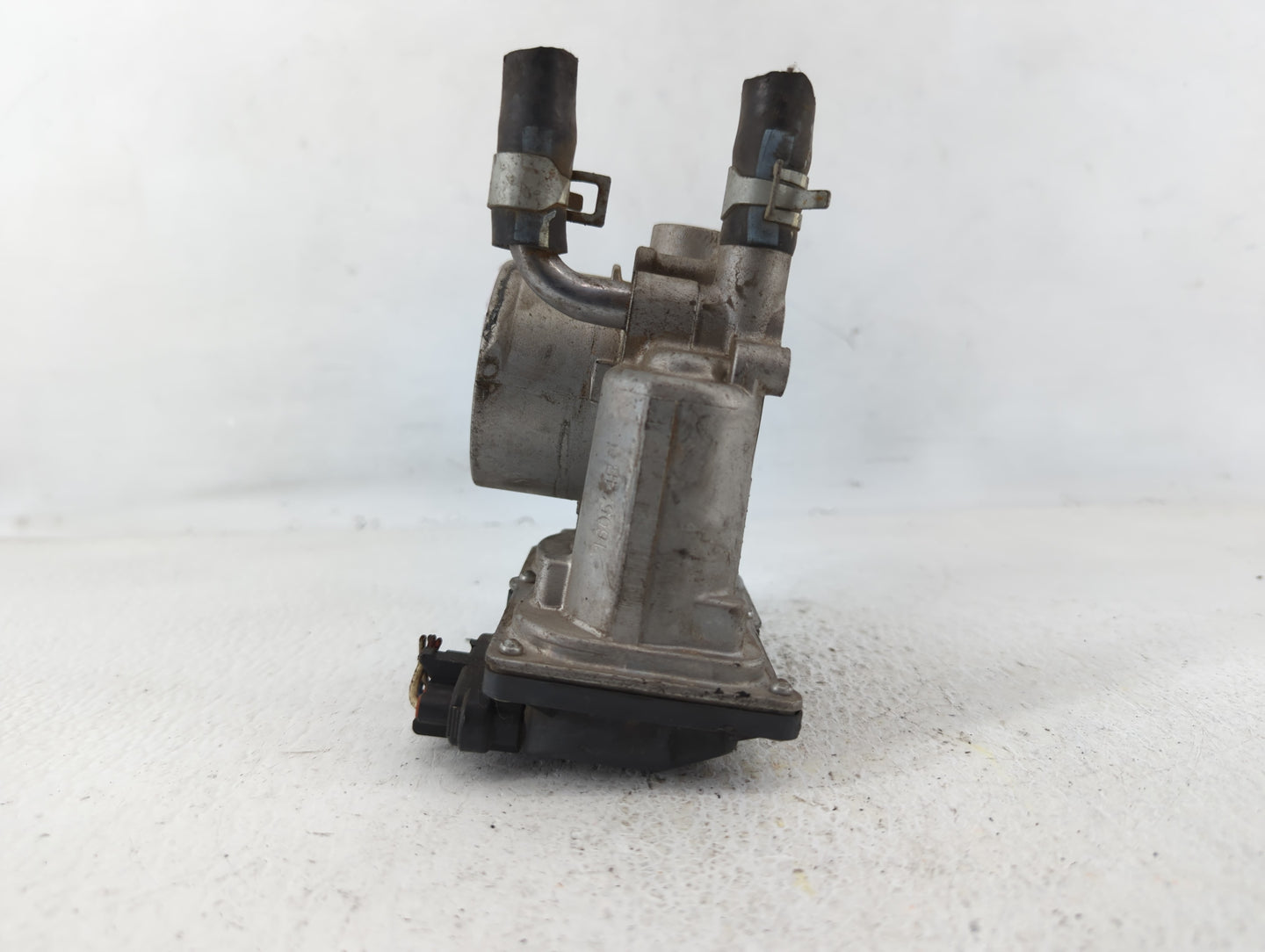 2012-2019 Hyundai Accent Throttle Body P/N:35100-2B300 Fits Fits 2012 2013 2014 2015 2016 2017 2018 2019 OEM Used Auto Parts