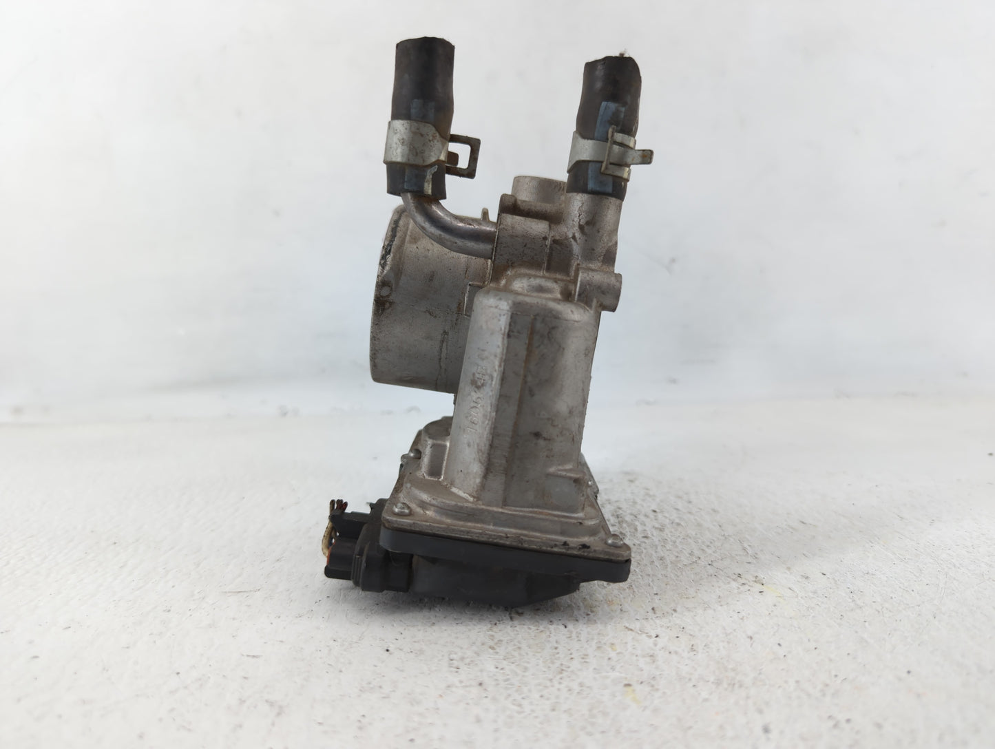 2012-2019 Hyundai Accent Throttle Body P/N:35100-2B300 Fits Fits 2012 2013 2014 2015 2016 2017 2018 2019 OEM Used Auto Parts