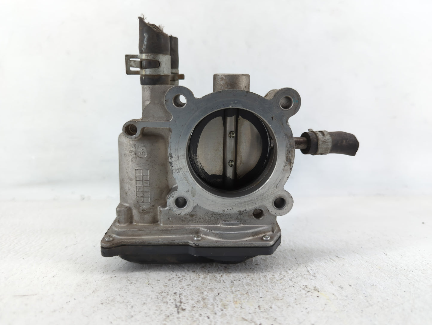 2012-2019 Hyundai Accent Throttle Body P/N:35100-2B300 Fits Fits 2012 2013 2014 2015 2016 2017 2018 2019 OEM Used Auto Parts