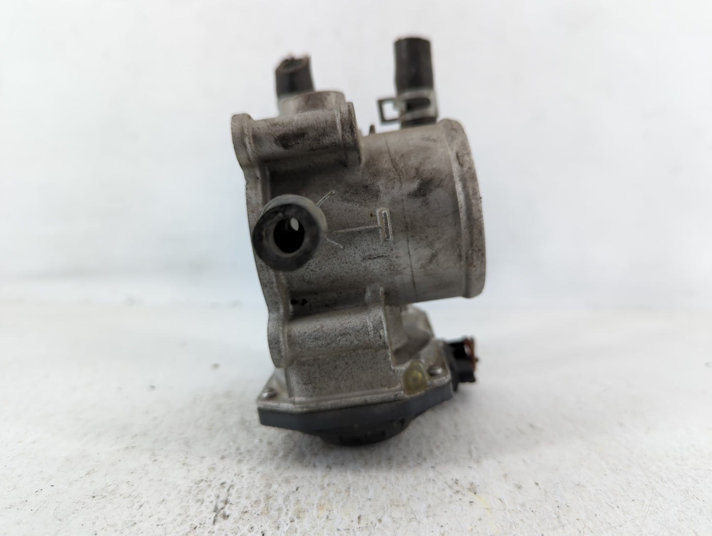 2012-2019 Hyundai Accent Throttle Body P/N:35100-2B300 Fits Fits 2012 2013 2014 2015 2016 2017 2018 2019 OEM Used Auto Parts