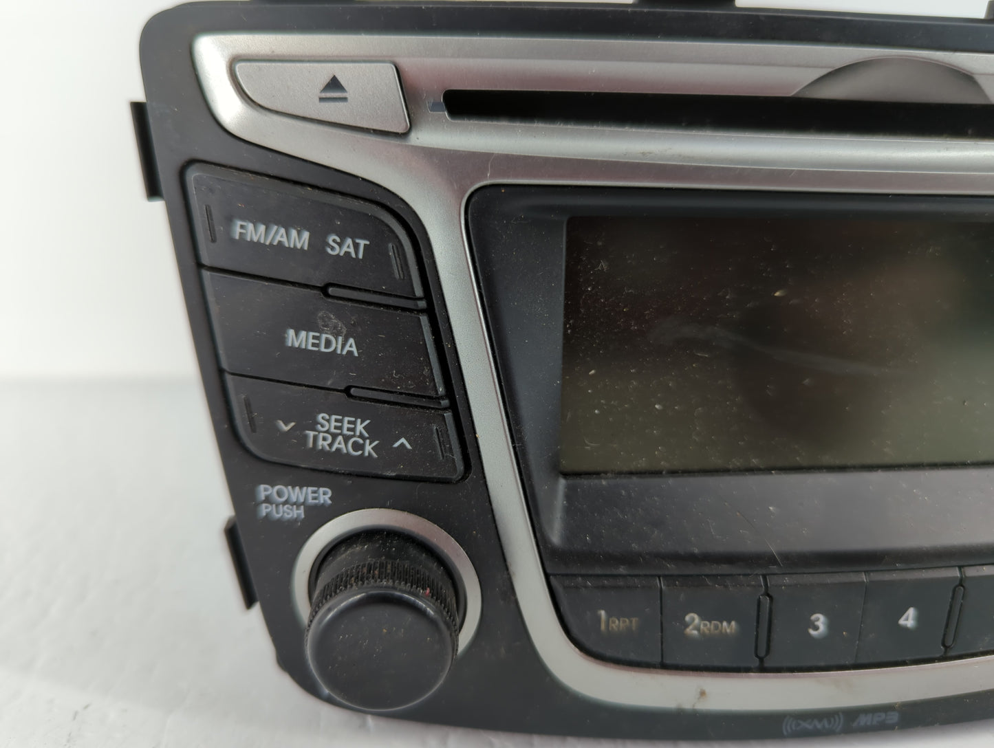2015-2017 Hyundai Accent Am Fm Cd Player Radio Receiver - Oemusedautoparts1.com
