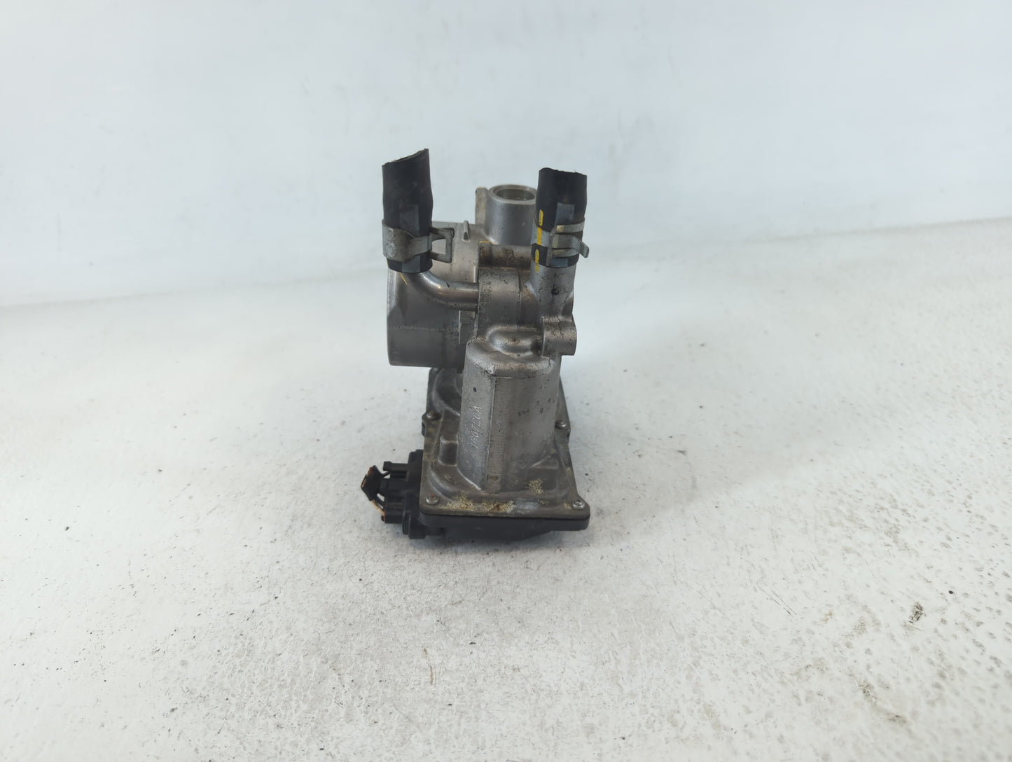 2012-2019 Hyundai Accent Throttle Body P/N:35100-2B300 Fits Fits 2012 2013 2014 2015 2016 2017 2018 2019 OEM Used Auto Parts