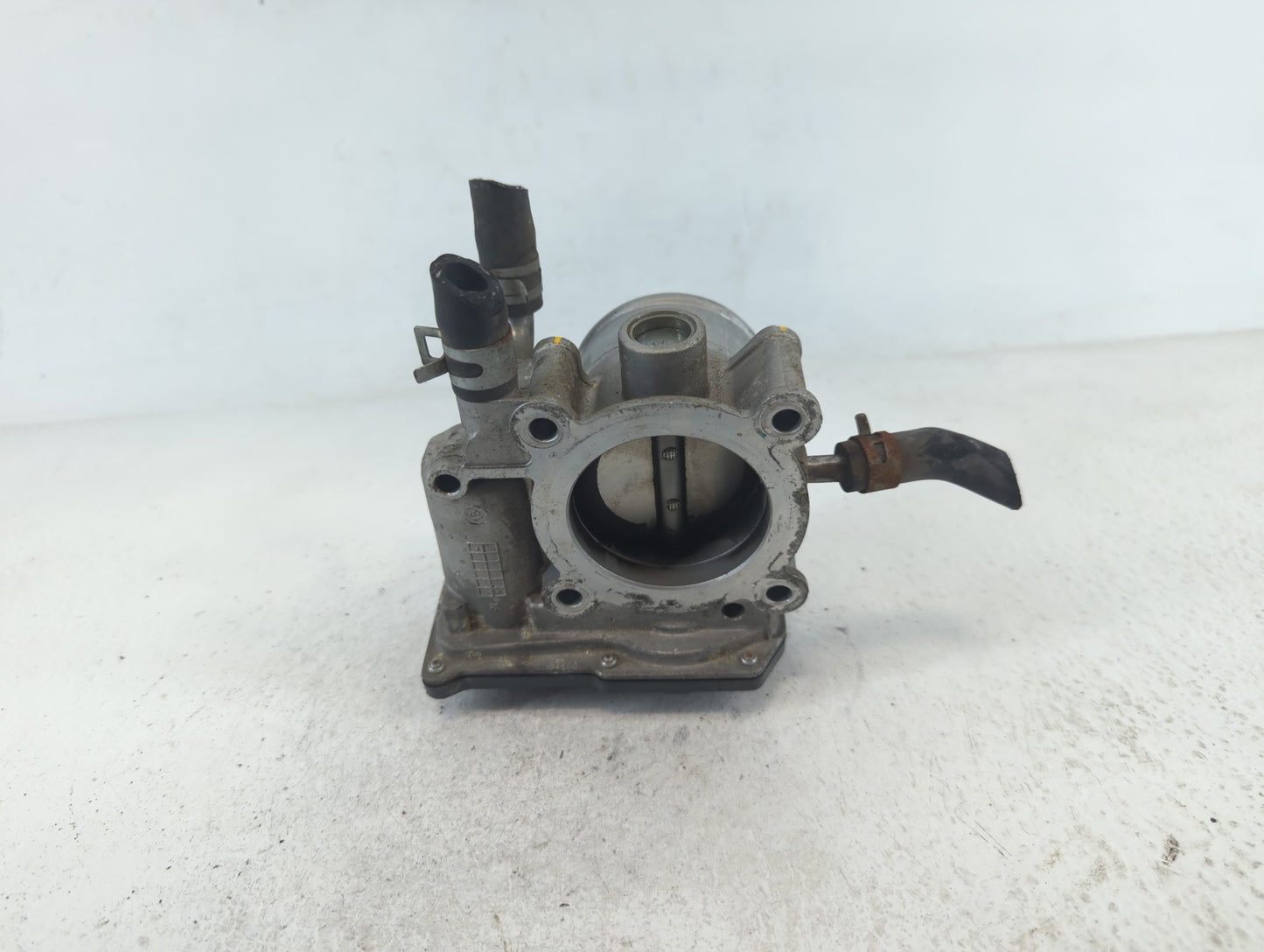 2012-2019 Hyundai Accent Throttle Body P/N:35100-2B300 Fits Fits 2012 2013 2014 2015 2016 2017 2018 2019 OEM Used Auto Parts