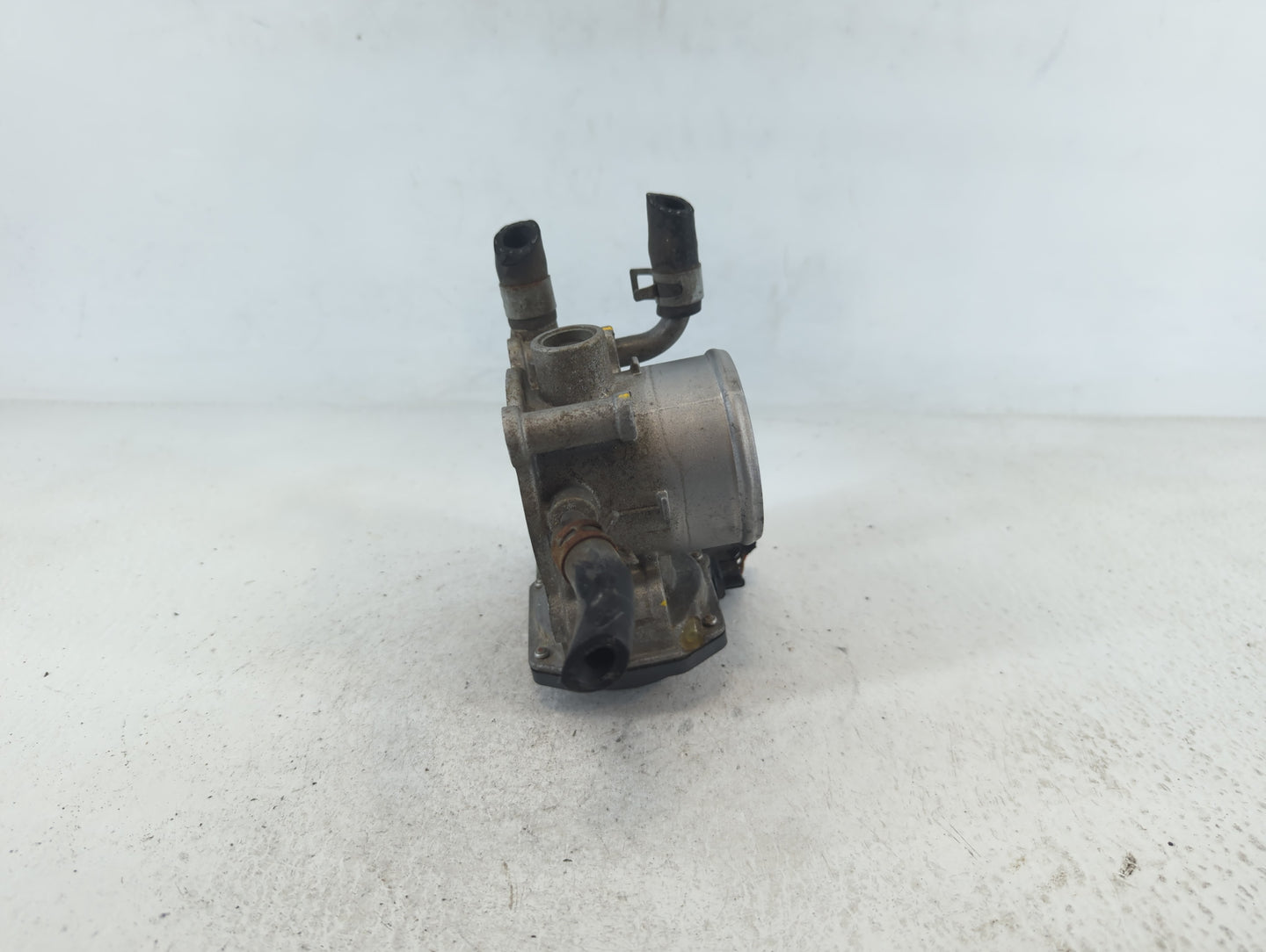 2012-2019 Hyundai Accent Throttle Body P/N:35100-2B300 Fits Fits 2012 2013 2014 2015 2016 2017 2018 2019 OEM Used Auto Parts