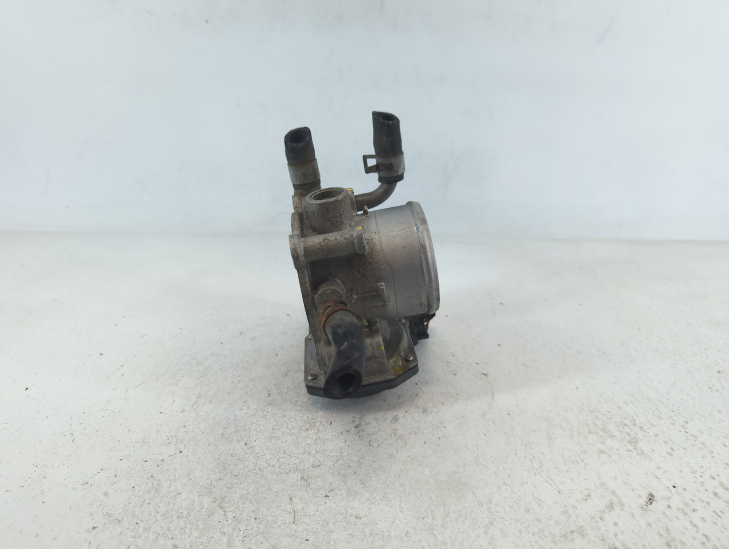 2012-2019 Hyundai Accent Throttle Body P/N:35100-2B300 Fits Fits 2012 2013 2014 2015 2016 2017 2018 2019 OEM Used Auto Parts