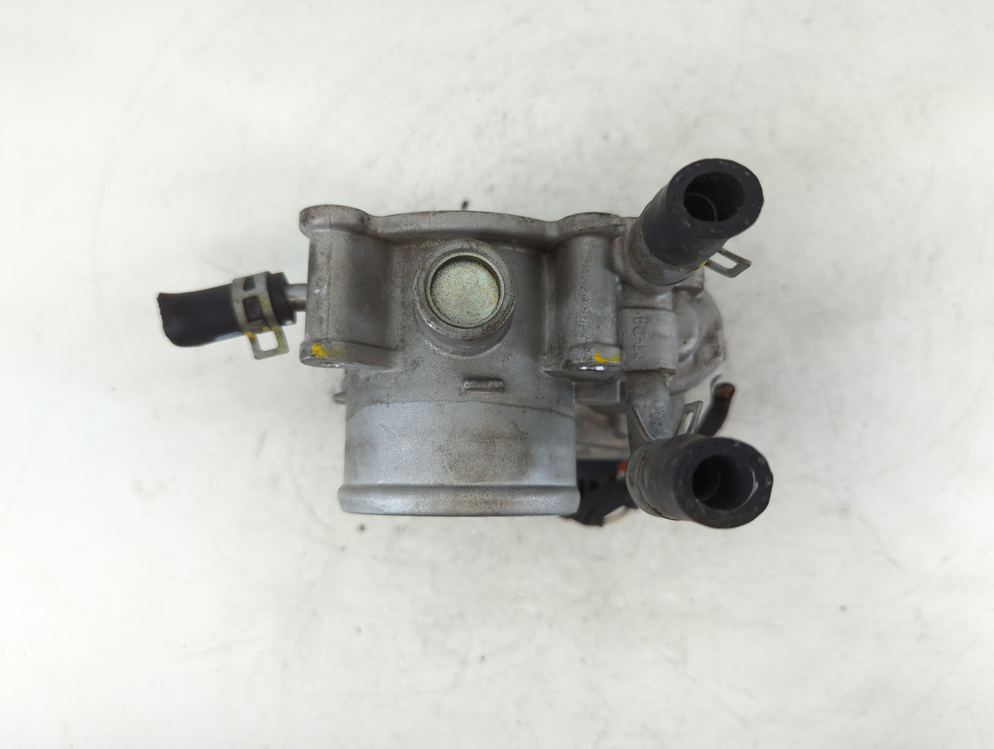 2012-2019 Hyundai Accent Throttle Body P/N:35100-2B300 Fits Fits 2012 2013 2014 2015 2016 2017 2018 2019 OEM Used Auto Parts