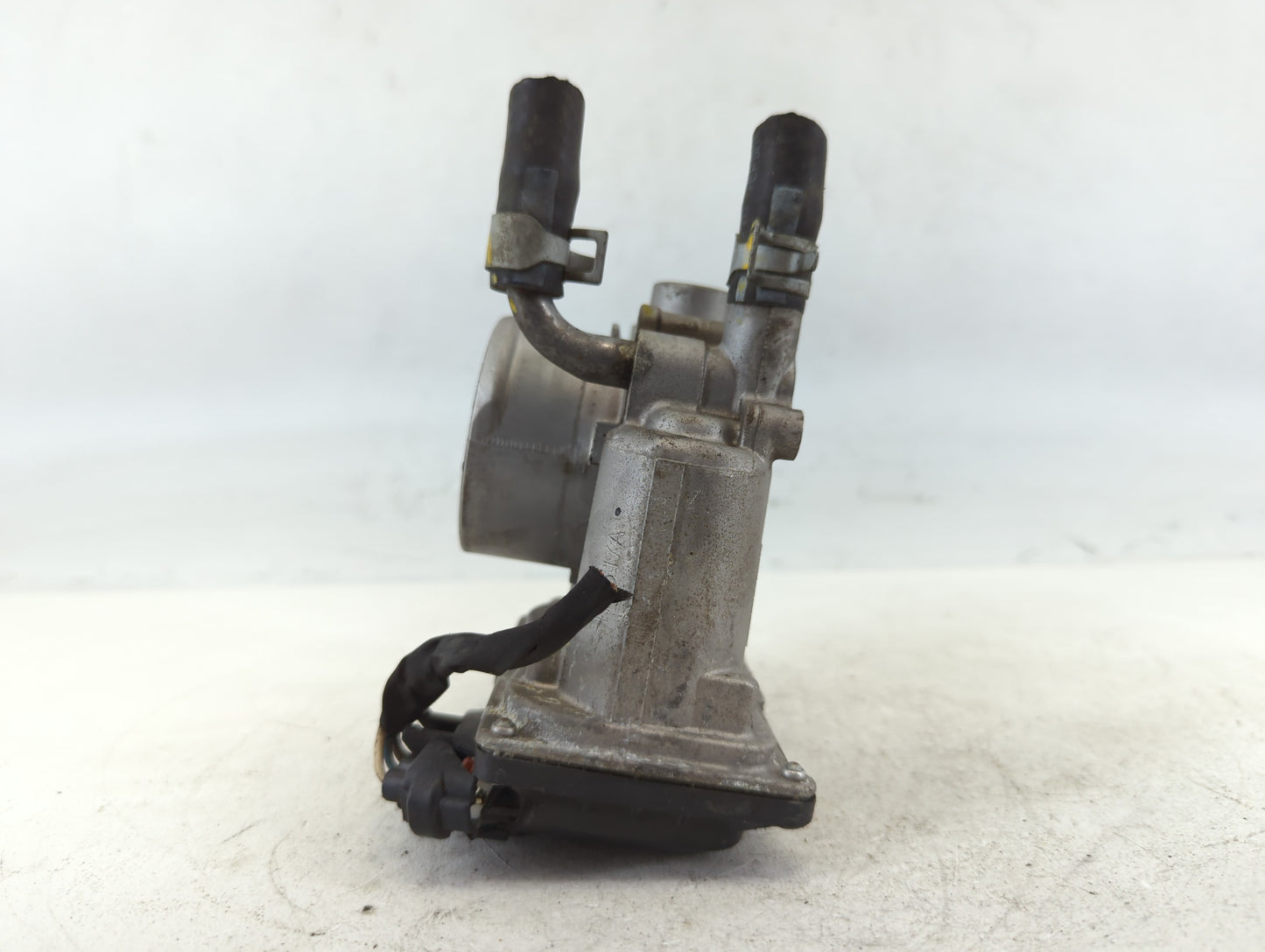 2012-2019 Hyundai Accent Throttle Body P/N:35100-2B300 Fits Fits 2012 2013 2014 2015 2016 2017 2018 2019 OEM Used Auto Parts