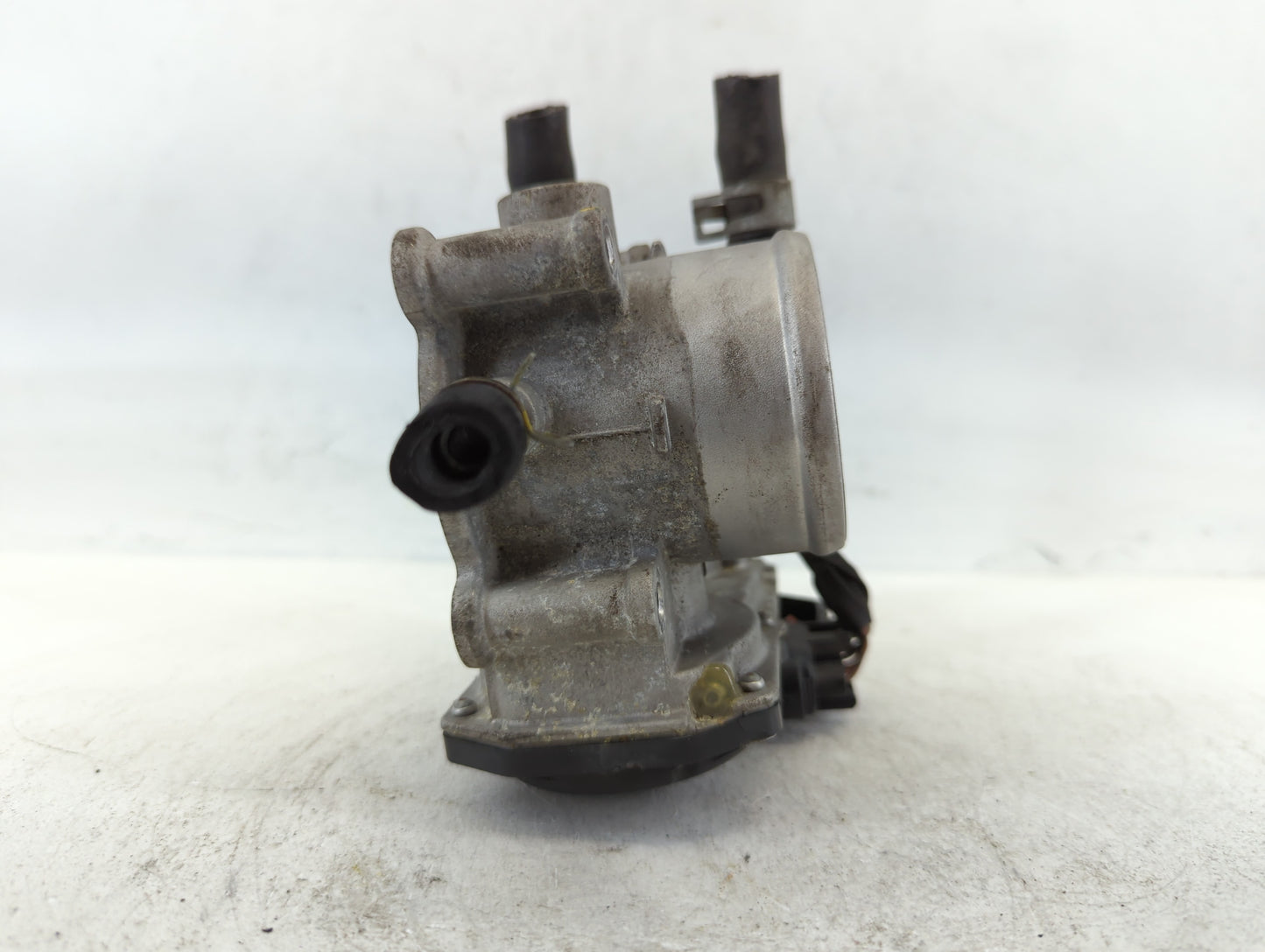2012-2019 Hyundai Accent Throttle Body P/N:35100-2B300 Fits Fits 2012 2013 2014 2015 2016 2017 2018 2019 OEM Used Auto Parts