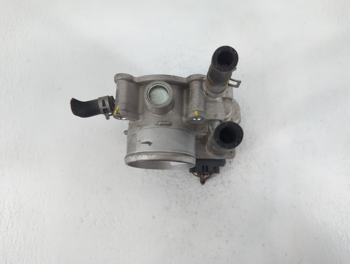 2012-2019 Hyundai Accent Throttle Body P/N:35100-2B300 Fits Fits 2012 2013 2014 2015 2016 2017 2018 2019 OEM Used Auto Parts