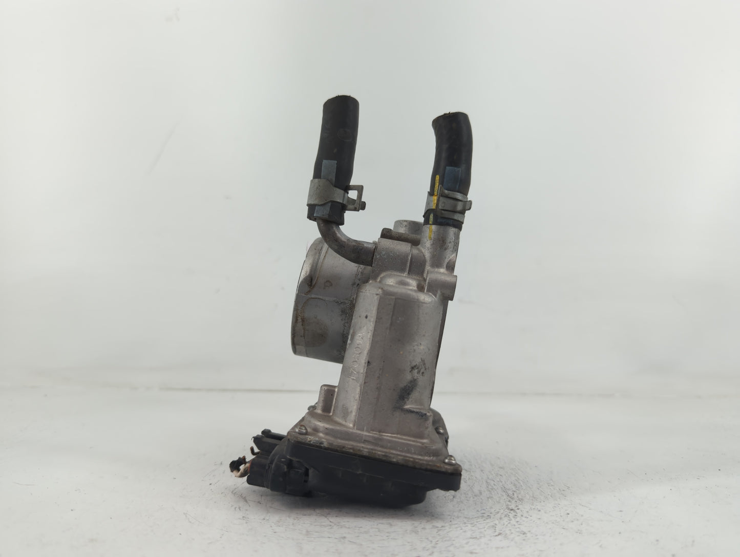 2012-2019 Hyundai Accent Throttle Body P/N:35100-2B300 Fits Fits 2012 2013 2014 2015 2016 2017 2018 2019 OEM Used Auto Parts