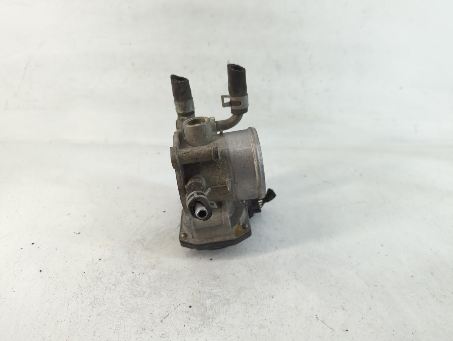 2012-2019 Hyundai Accent Throttle Body P/N:35100-2B300 Fits Fits 2012 2013 2014 2015 2016 2017 2018 2019 OEM Used Auto Parts
