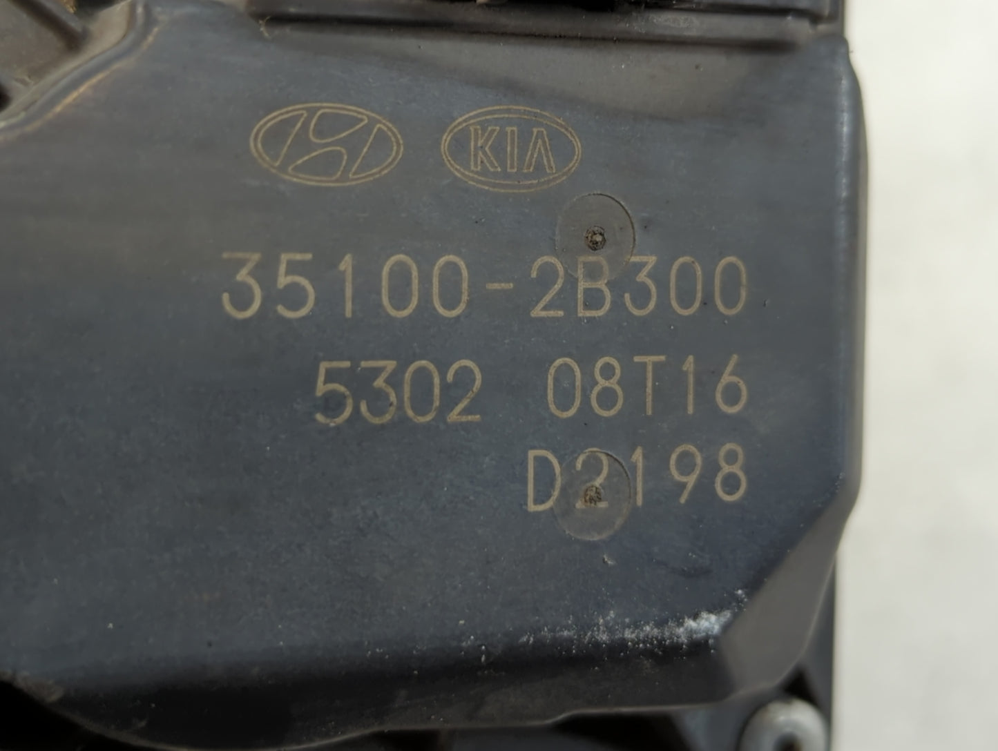 2012-2019 Hyundai Accent Throttle Body P/N:35100-2B300 Fits Fits 2012 2013 2014 2015 2016 2017 2018 2019 OEM Used Auto Parts