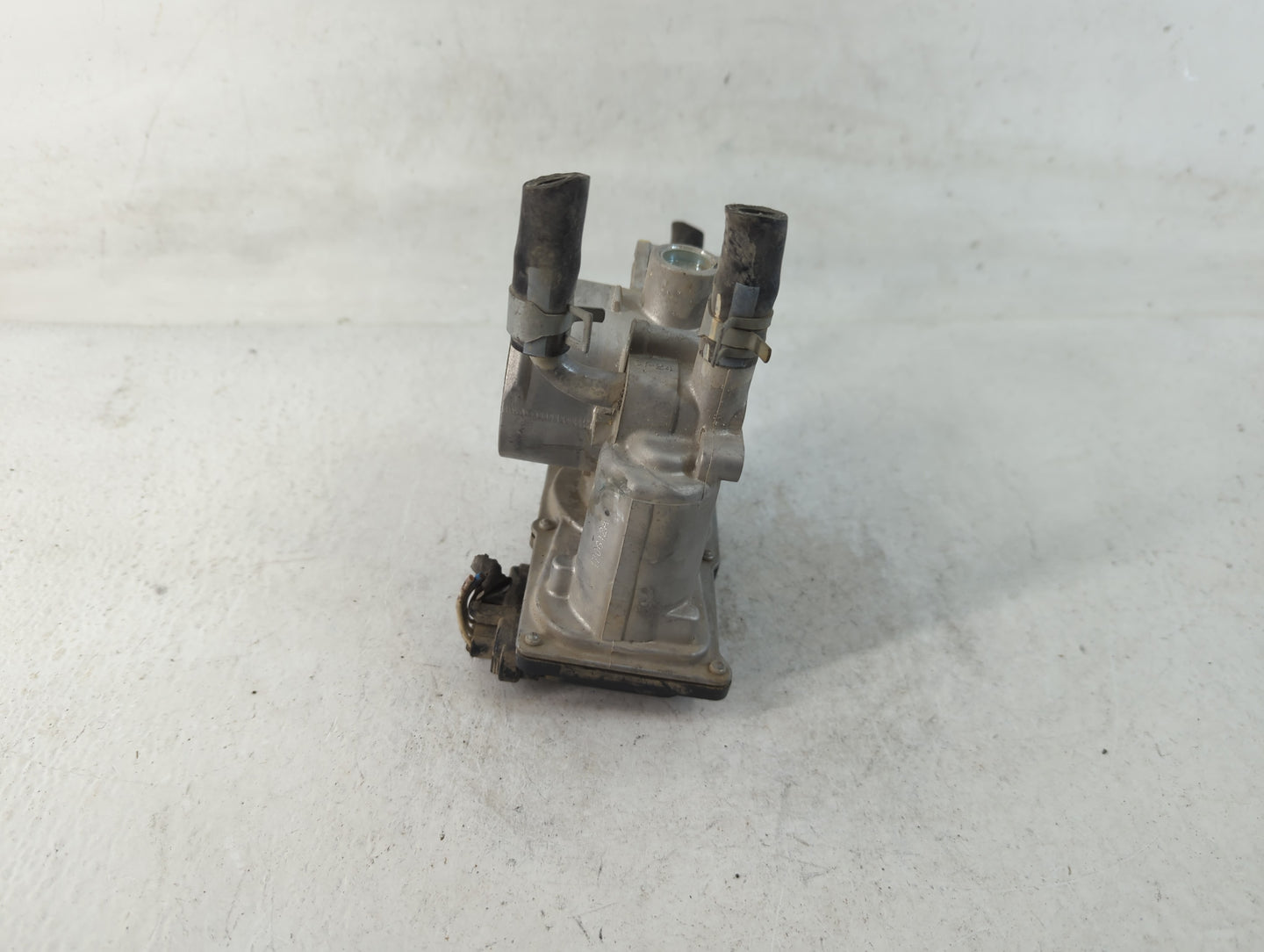 2012-2019 Hyundai Accent Throttle Body P/N:35100-2B300 Fits Fits 2012 2013 2014 2015 2016 2017 2018 2019 OEM Used Auto Parts