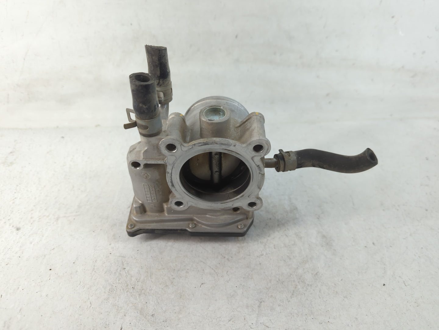 2012-2019 Hyundai Accent Throttle Body P/N:35100-2B300 Fits Fits 2012 2013 2014 2015 2016 2017 2018 2019 OEM Used Auto Parts