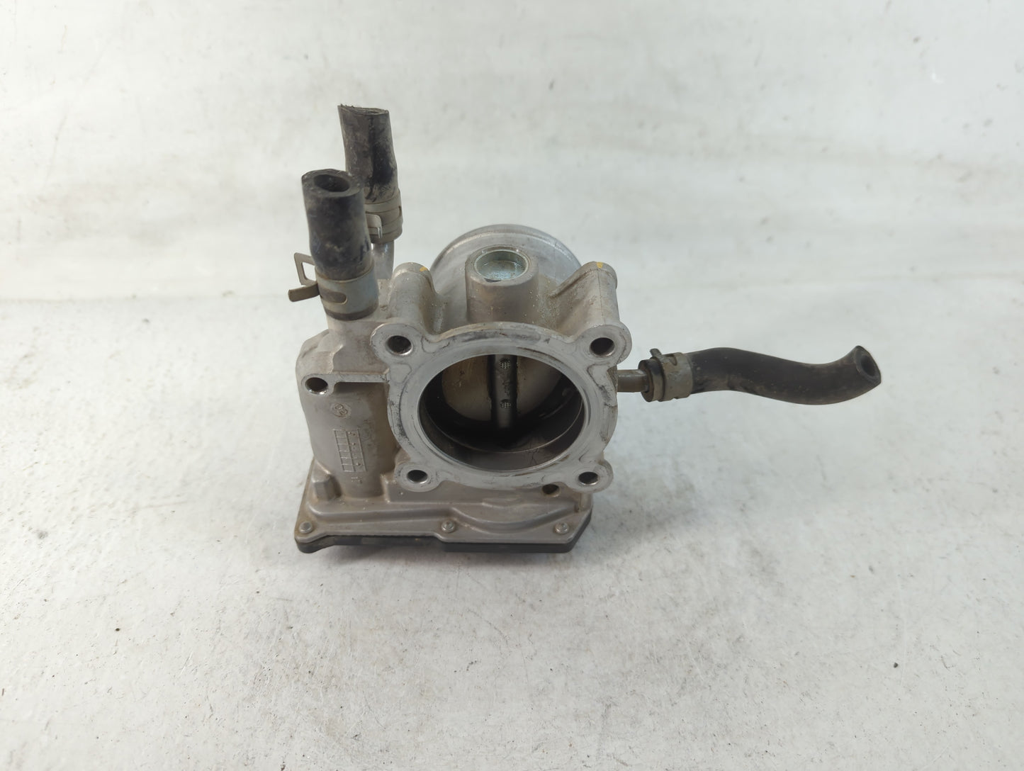 2012-2019 Hyundai Accent Throttle Body P/N:35100-2B300 Fits Fits 2012 2013 2014 2015 2016 2017 2018 2019 OEM Used Auto Parts