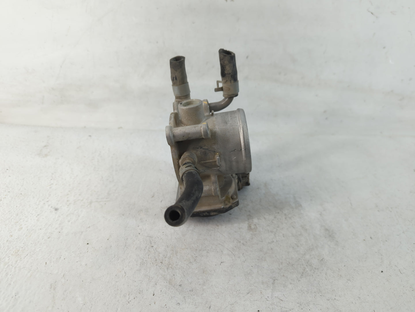 2012-2019 Hyundai Accent Throttle Body P/N:35100-2B300 Fits Fits 2012 2013 2014 2015 2016 2017 2018 2019 OEM Used Auto Parts